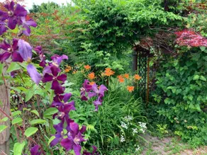 Luxury 2 Bedroom House| Beautiful Flower Garden - Image 2