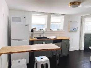 Bright private suite mins. from Five College area - Image 2