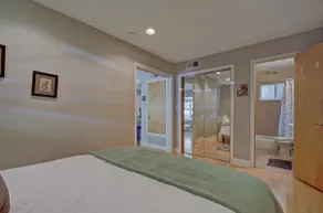 LOCATION & LUXURY - walk to downtown & Whole Foods - Image 5