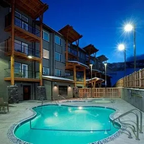 Luxurious penthouse; pool & hot tub - Image 5