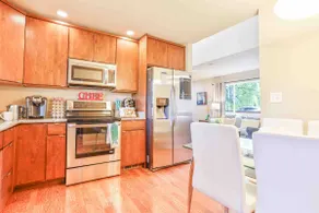 Immaculate Vista, a cozy home w/AC in Edmonds, WA - Image 4