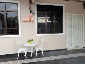 AUNI & AUJI HOMESTAY KEMAMAN - Image 3