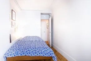 70 m2 Haussmannian apartment - La Madeleine-8th arrondissement - Image 3