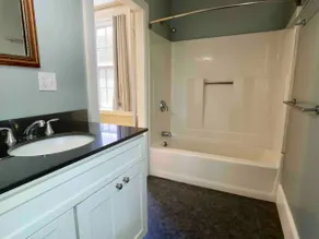Cozy townhouse, outdoor deck, park free, walkable! - Image 5