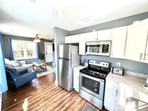 Stylish Cozy Tree House Pet Friendly!!! - Image 4