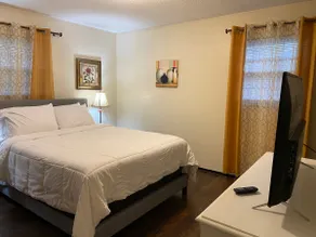 *Enjoyable* 4 BR 2 BA - Image 2