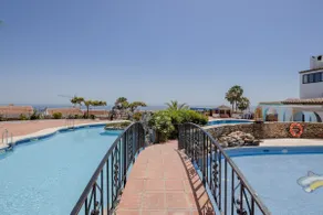 Maison \"Nerja Capistrano Villa\" avec vue sur la mer, Wi-Fi, jardin, terrasse et piscine partagée. - Image 4