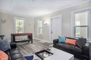 Bright Side Bungalow - Image 5