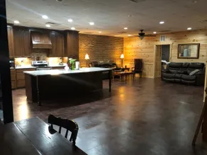 Executive town home, down town Troy - Image 2