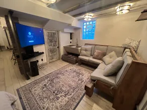 Stylish Stay Near CWS, Zoo & Downtown Fun - Image 3