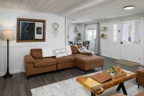 The Foxx Den - Image 5