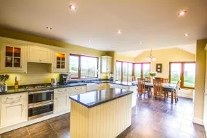 Stunning Beach-side Home. Spectacular Ocean Views! - Image 4