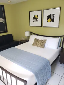 Wynwood Miami Tropical Hideaway Guest Suite - Image 2