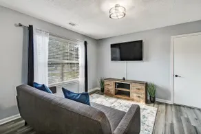 Tranquil 3BR Savannah Gem - Image 3