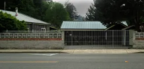 THE STARDBOARD HOUSE ON THE WATER - Image 2