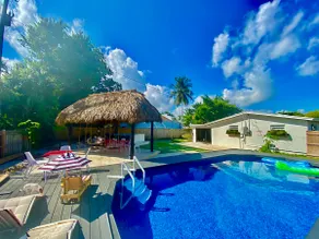 Tiki Retreat 🏝Pool ,1 mile to Beach! - Image 2