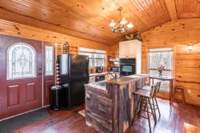 A Cozy Woodland Cottage w Private River Access - Image 3