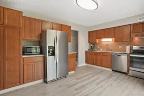 EASTON TOWNE CENTER 4 bed, 2 full bath home w/  big yard - Image 3