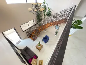 Elegant house with private Jacuzzi and river access - Image 4