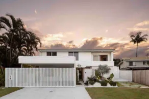 Waterfront hidden gem with outside Jacuzzi - Image 2