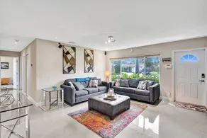 Casa Lani 🌅 Charming Stylish Modern Fort Lauderdale Suburban Home - HEATED Pool - Image 3