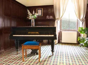 Scottish lochside self-catering with stunning view - Image 5