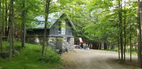 Loft style cabin situated on 2.5 acres of woodland - Image 4