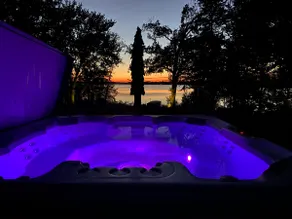 Lake Home, salt water hot tub, sauna, boat rental - Image 4