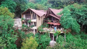 A Sumaa eco-cabin on the river bank, Jalcomulco - Image 2