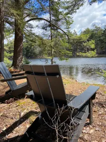 Cozy log cabin on private pond, near Reid St Park! - Image 3