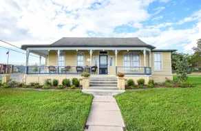Luxe Lodging in Downtown Schulenburg - Image 2