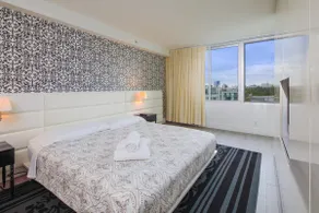 (Prime Spot) Cozy 1BR Suite in 5* Res+ Pool & Gym - Image 4