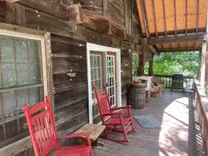 Hilltop Hideaway in the Nacoochee Village - Image 3