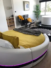Wavewatch Rooftop Spa Suite - Image 3