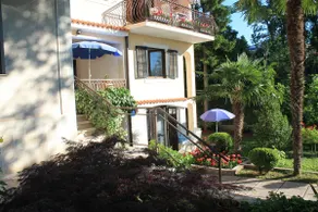 Appartment in a quiet garden - Image 2