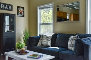 *Eclectic 1-Bedroom|King Bed|Close to Downtown * - Image 4