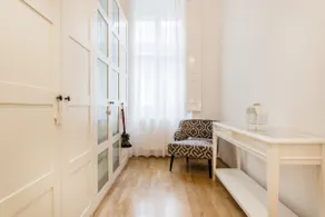 Parliament Apartment Downtown - Image 2