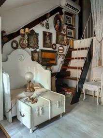 Antique Gallery Apartment - Image 3