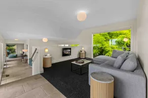 Spacious retreat with ocean views - Image 3