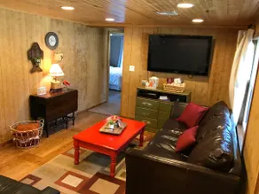 Lake Life Getaway - Image 4
