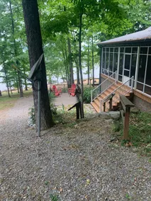 Lake Front Cottage with private sandy beach - Image 4