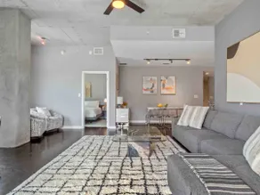 Lovely 2/2 Thorton Park Condo w/ secure parking - Image 5
