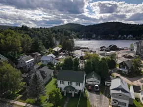 Shelly's Lovely Adirondack Home near Lake & Town - Image 2