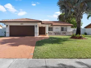 Spacious MIAMI private home with pool and parking. - Image 2