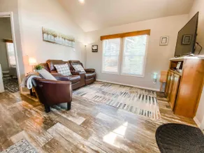 Red Bluff Cabin (Cabin 2 of 3) - Image 4