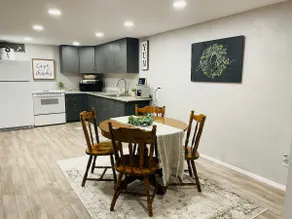 Fully renovated basement apartment - Image 2