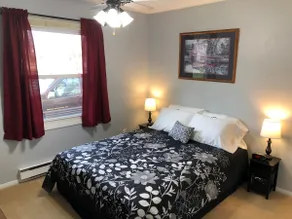 2 Bedroom 1 Bath Apt. in quiet cozy neighborhood - Image 4