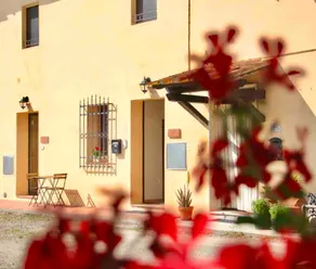 2-bedroom apartment + view of Tuscan hills - Image 5