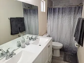 Comfortable 2 Bedrooms Apartment - Image 5