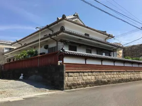 ”As if you were the lord of a castle” Why not travel back in time to the Edo period in an old house surrounded by stone walls and a Japanese garden? - Image 2